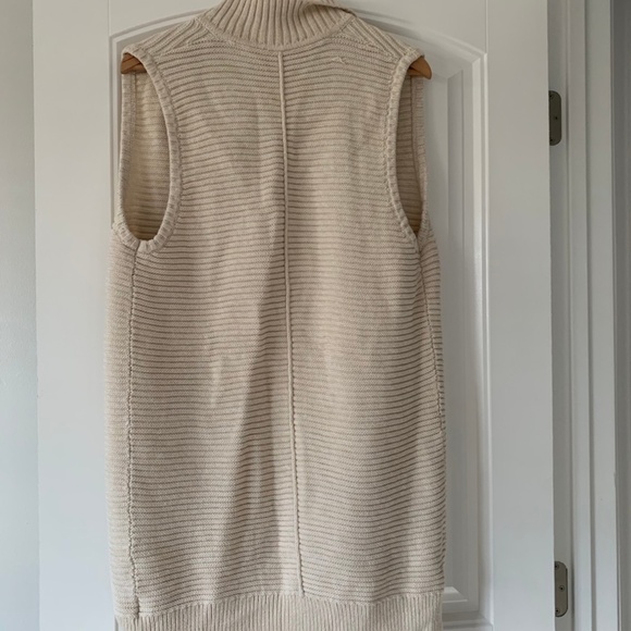 GAP Cream Sweater Vest - Picture 2 of 4